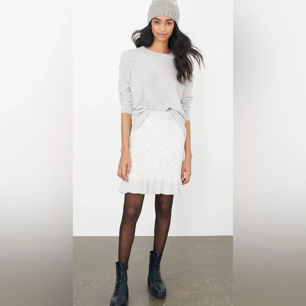 ANTHROPOLOGIE Dolan Left Coast Zebra Ruffled Knit Mini Skirt Size Small Petite